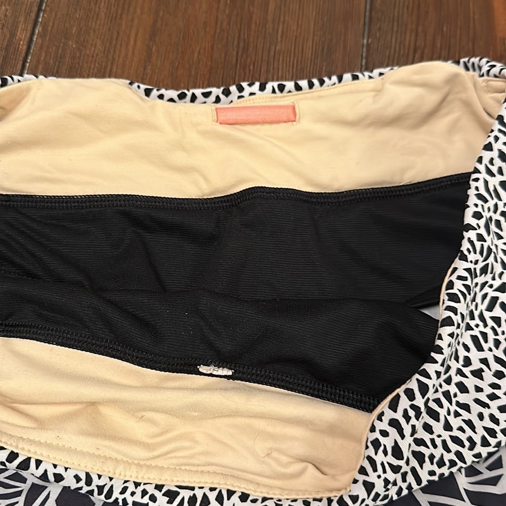 Lululemon Geometric Rose Speed Shorts - Picture 5 of 8